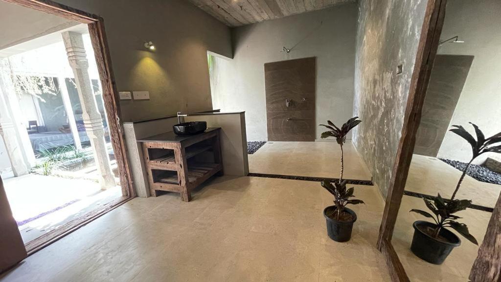 Hotel Antharyamin Thiruvananthapuram Zimmer foto